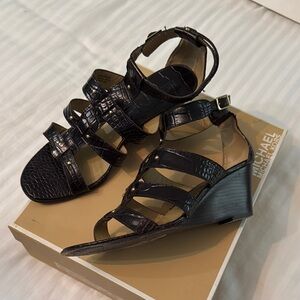 Michael Kors dark brown croc print gladiator leather Wedge Sandals size 9